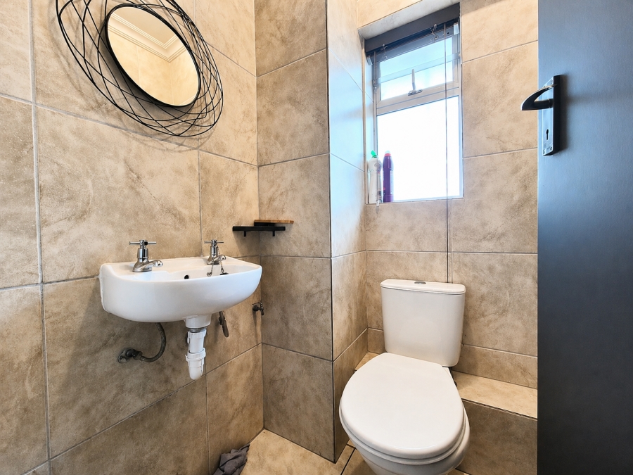 3 Bedroom Property for Sale in Wynberg Upper Western Cape